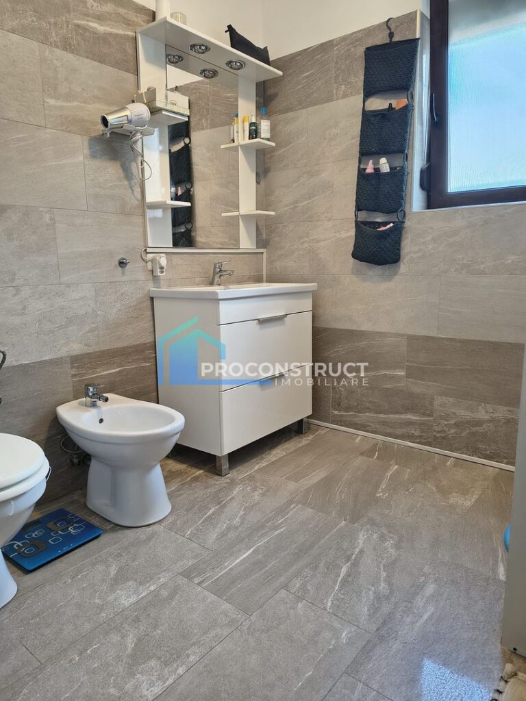 Apartament la etajul 3, Giroc