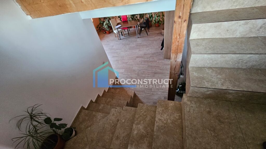 Vilă cu balcon, Ronat